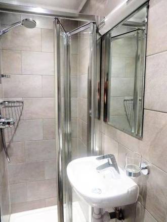 Central Hotel, London