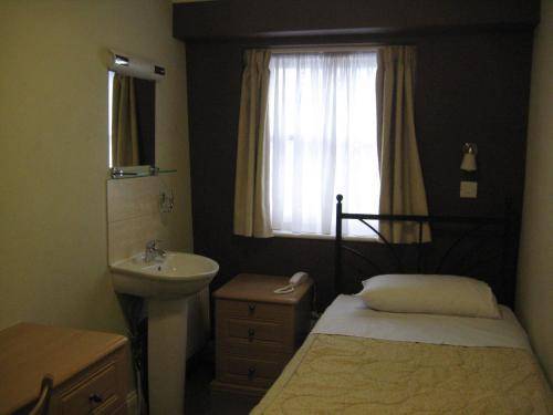 Central Hotel, London
